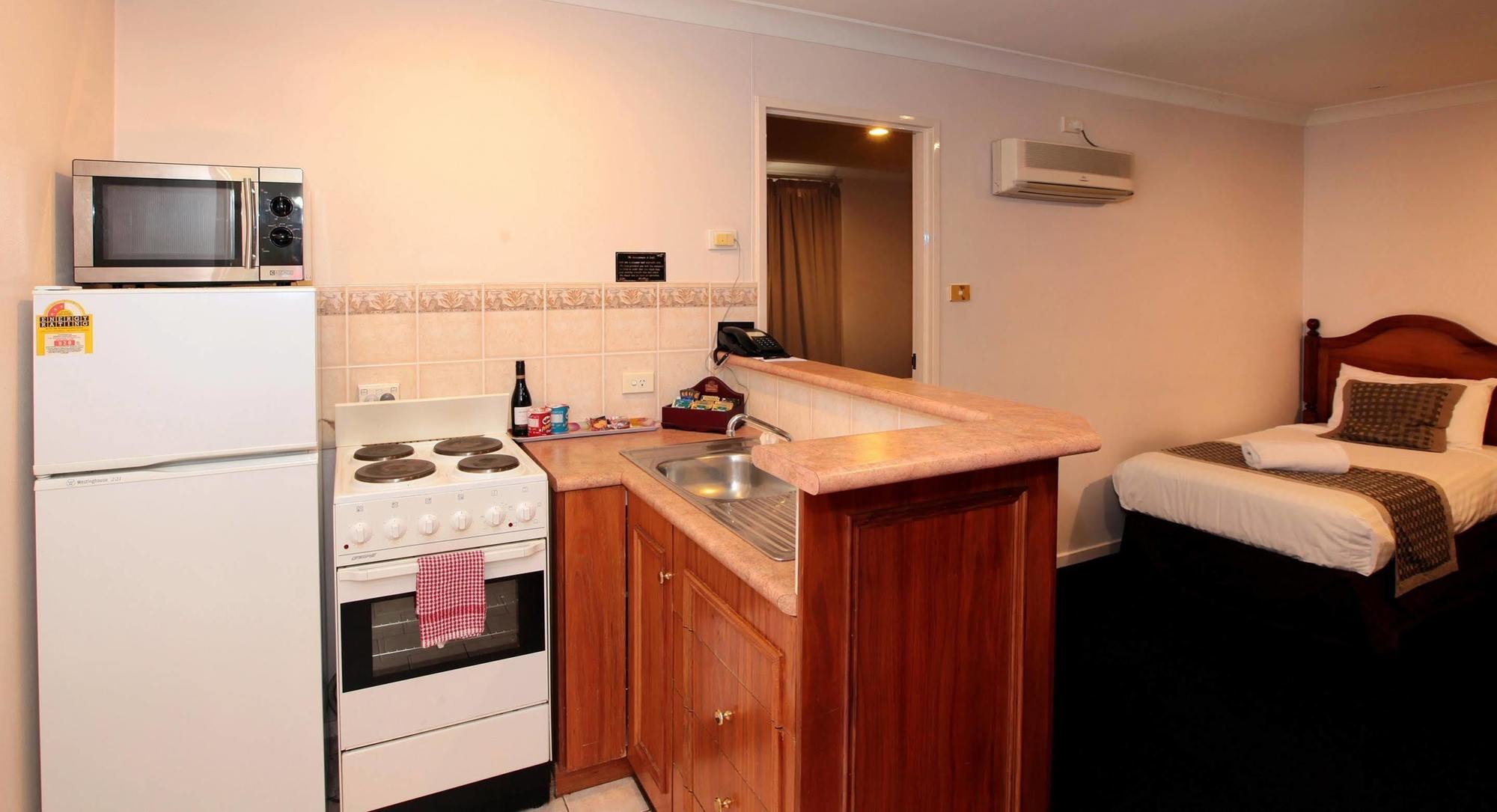 Best Western Ambassador Motor Inn & Apartments Wagga Wagga Exterior foto